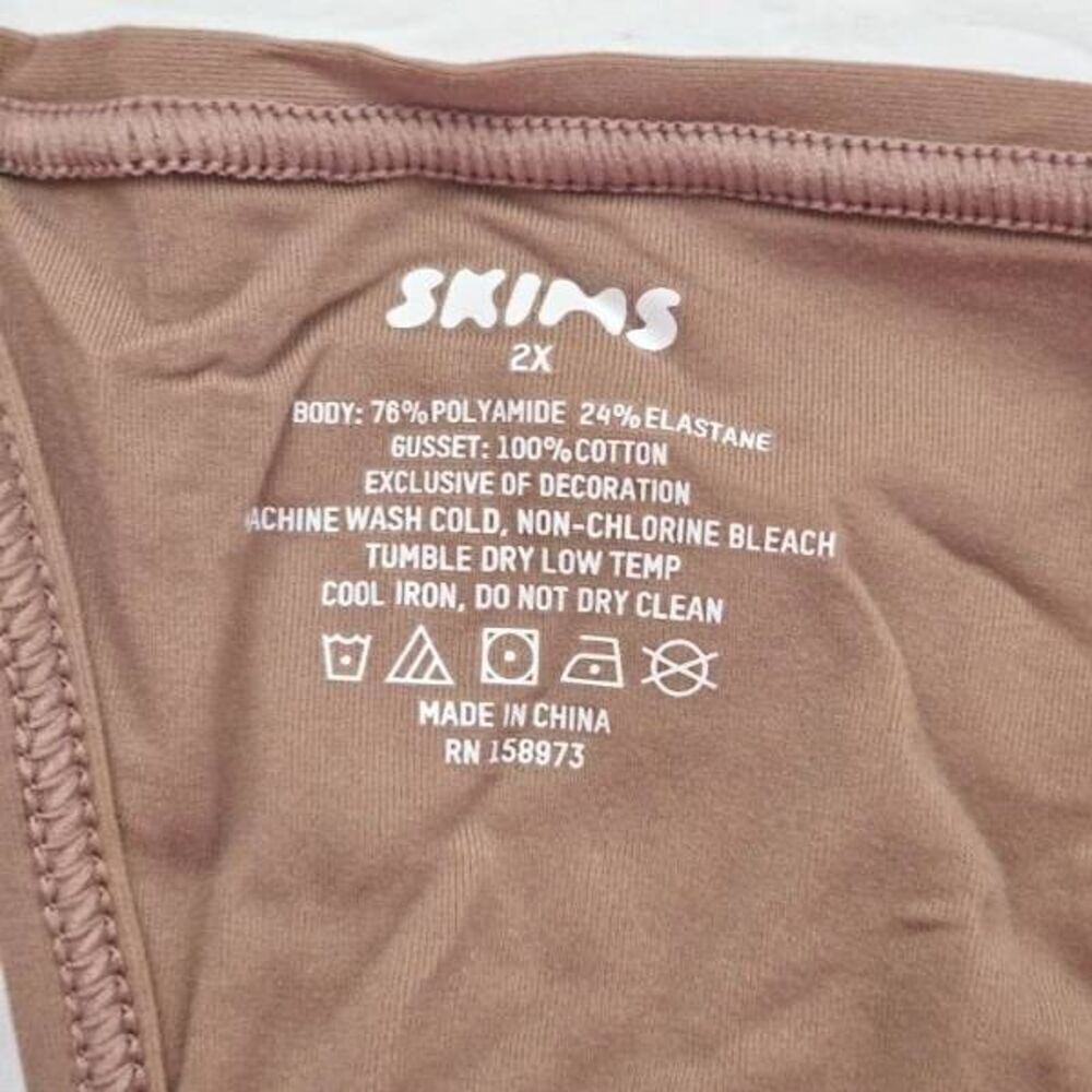 Skims string panty Nwt - Picture 5 of 7